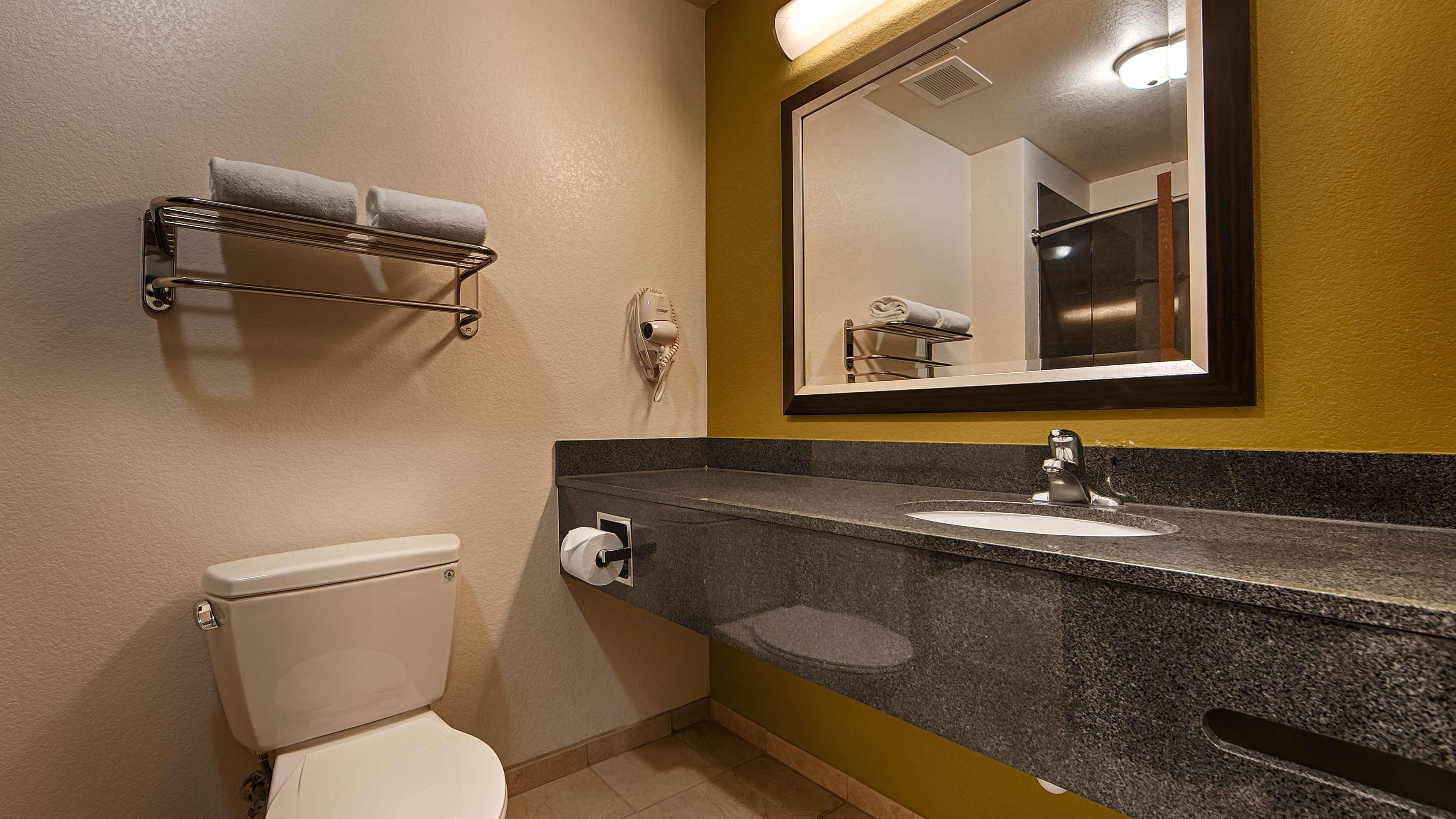 Best Western Douglas Inn & Suites מראה חיצוני תמונה