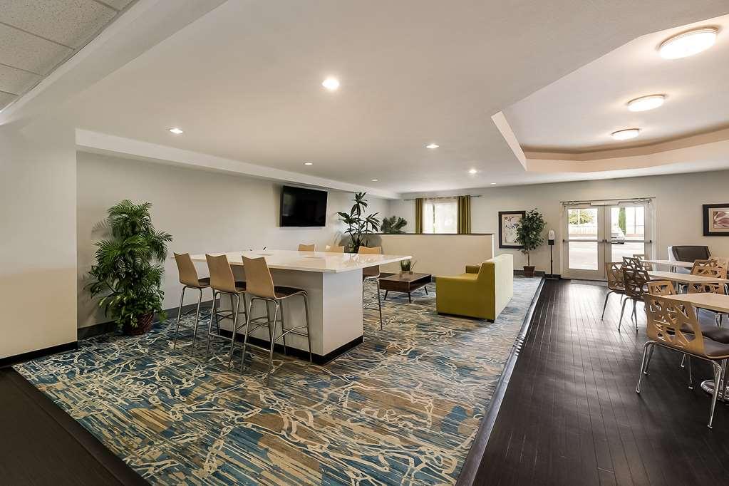 Best Western Douglas Inn & Suites מראה פנימי תמונה