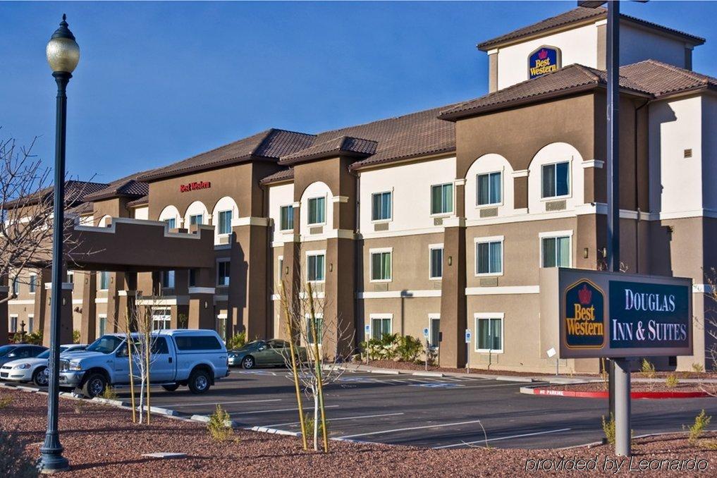 Best Western Douglas Inn & Suites מראה חיצוני תמונה